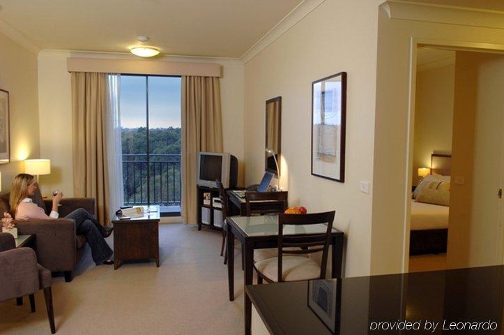 Oaks Sydney North Ryde Suites Стая снимка